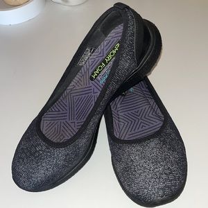 Skechers air-cooled memory foam. Super comfy!